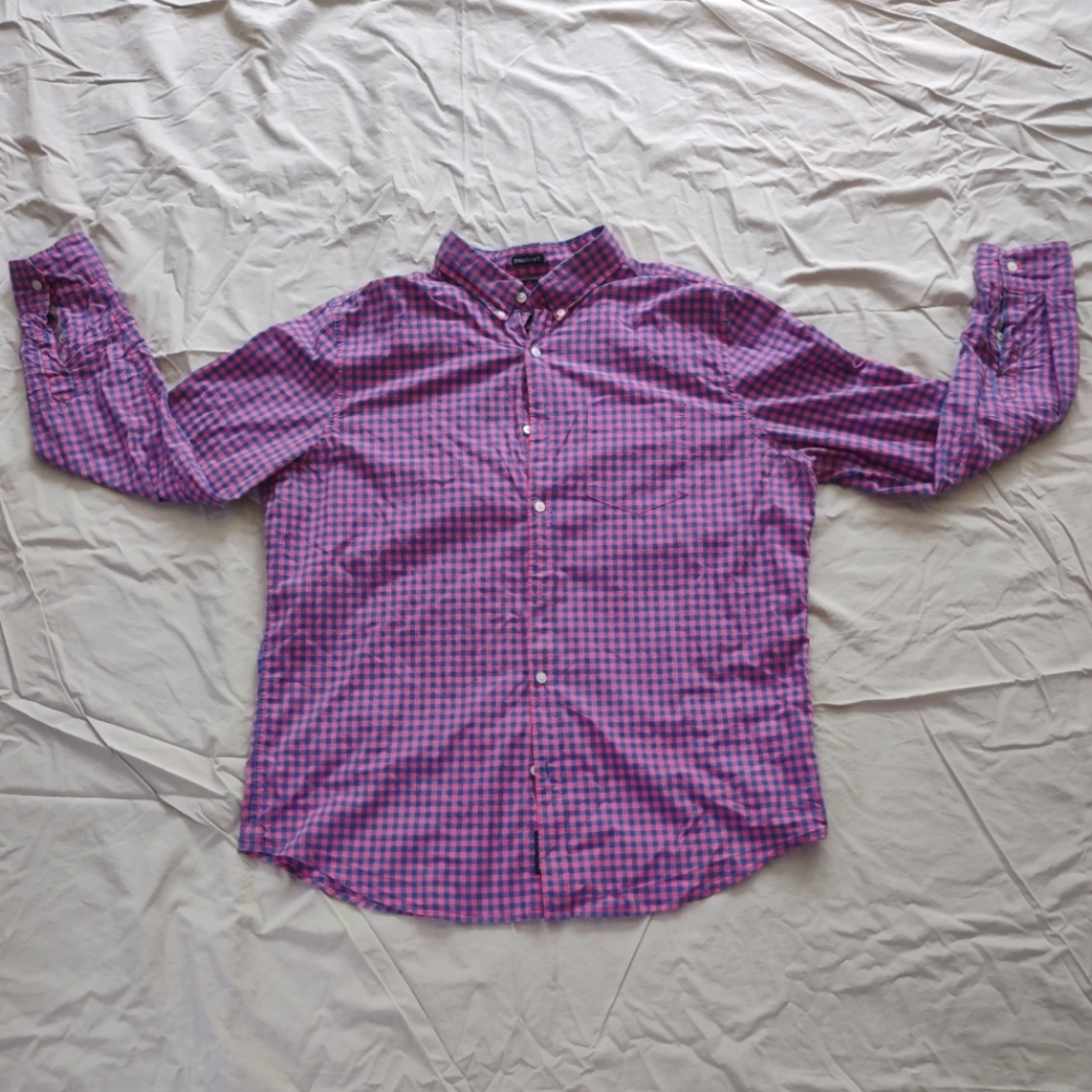 American Eagle long-sleeve plaid button down shirt